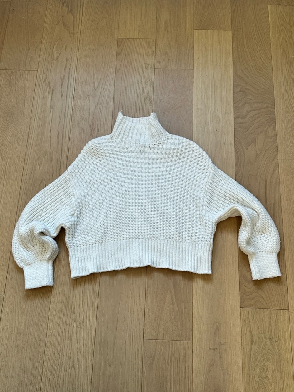 H&M Cropped Cream Turtleneck Sweater - Women's Cozy Knit